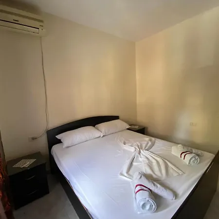 Modern And Classic 2-Bedroom Unit Apt. In Tirana Apartamento