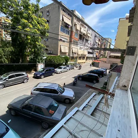 Apartamento Modern And Classic 2-Bedroom Unit Apt. In Tirana *