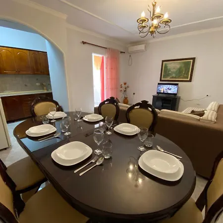Modern And Classic 2-Bedroom Unit Apt. In Tirana Apartamento *